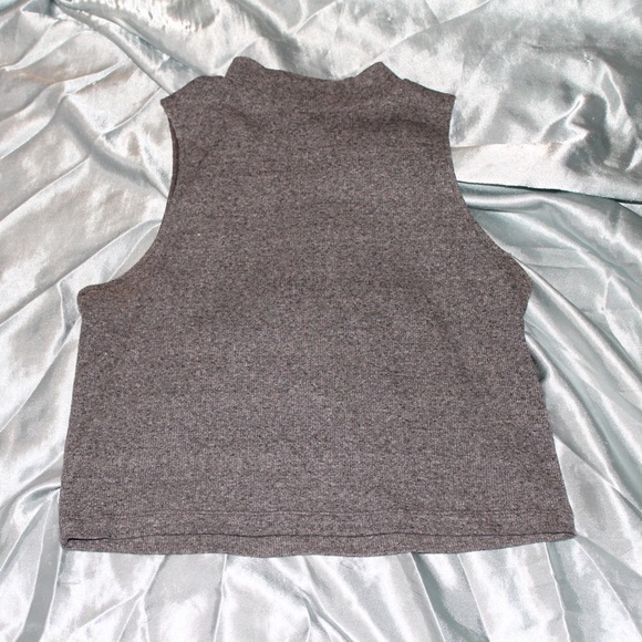 H&M Cropped Turtleneck Tank Top 🐢💚 - Picture 2 of 3